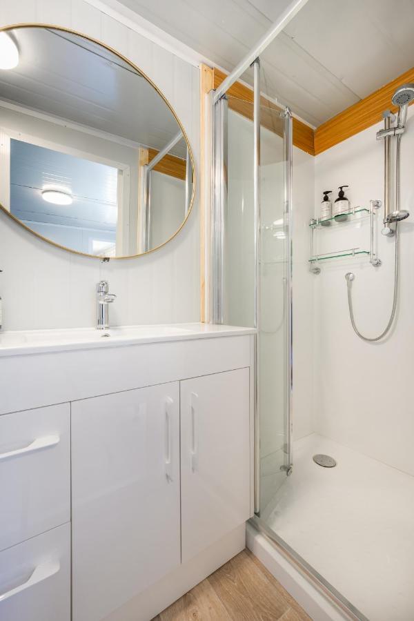 Cosy Cabin To Stay Even Better Than Glamping Pukekohe Екстериор снимка
